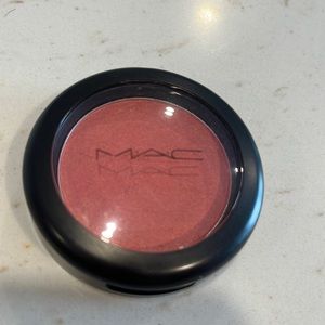 MAC Blush- Peachykeen